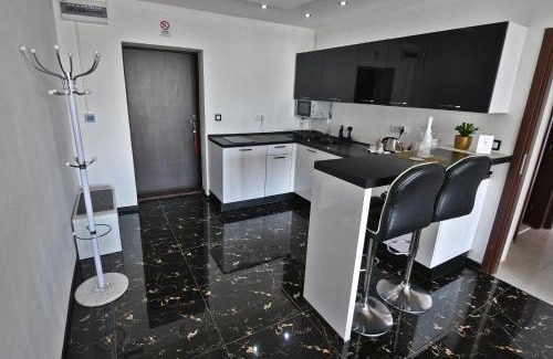 Kaluza Apartment | Inviting Bling Apartment with Hot Tub Near Zemplínska Šírava