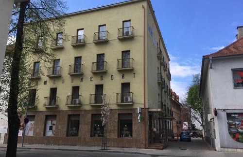 Piestany Apartment | Discover Apartmán Darmon: Pet-Friendly with Spa & Hot Tub