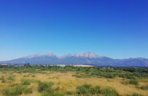 Velka Lomnica Apartment | Elegant Stay at Apartmán Ela - TATRY GOLF with Pool & Spa