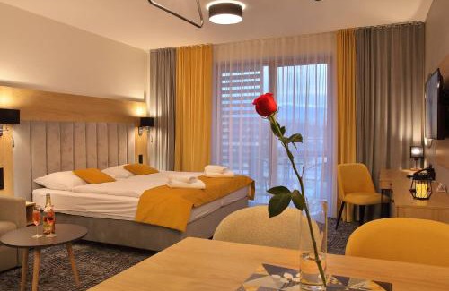 Besenova Apartment | Delightful Stay at Apartmán GOLD Akvamarín with Pool & Hot Tub
