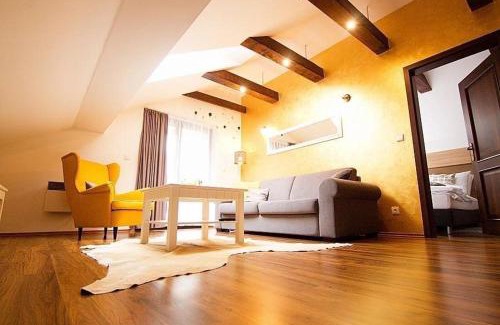 Ruzomberok Apartment | Pet-Friendly Zlatý Apartmán with Oceanfront Views