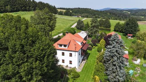 Horice Na Sumave Apartment | Discover Apartmán Hořice na Šumavě with Ocean View Pool