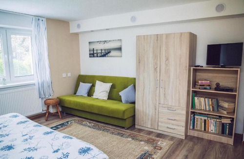 Ivachnova Apartment | Relax at Apartmán Holiday 93: Family-Friendly Retreat