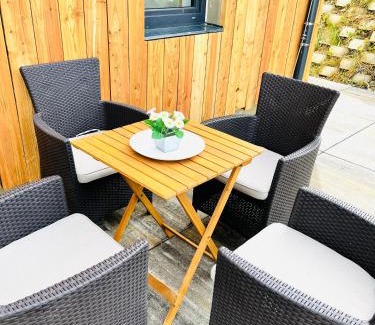 Cerna V Posumavi Apartment | Serene Apartmán Jestřábí Lipno with Oceanfront Amenities