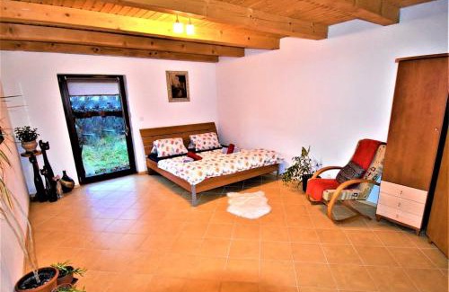 Kvacany Apartment | Discover Apartmán Kvačany: Oceanfront Getaway with Hot Tub