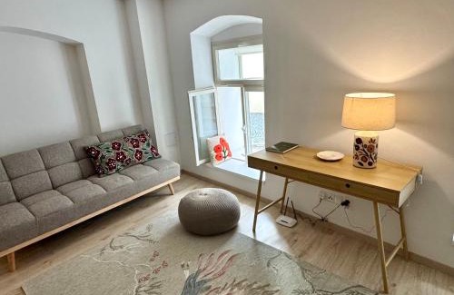 Tabor House | Top-Rated Apartment 179: Family-Friendly Comfort Awaits