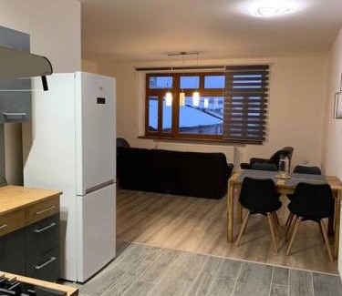 Kraliky Apartment | Highly Rated Apartmán na náměstí - Family-Friendly Stay