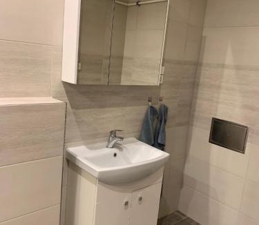 Kraliky Apartment | Highly Rated Apartmán na náměstí - Family-Friendly Stay