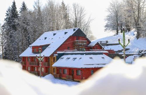 Zacler Apartment | Family-Friendly Apartmán Na Svahu in the Krkonoše Mountains