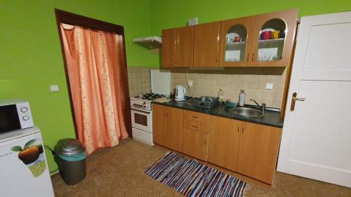 Kasperske Hory Apartment | Pet-Friendly Retreat at Apartmán na Zlaté stezce