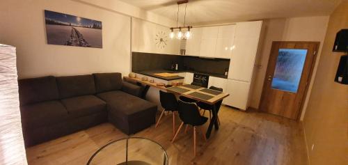 Loucna Pod Klinovcem Apartment | Cozy Apartmán Nerudovka with Finnish Sauna & Garage Parking