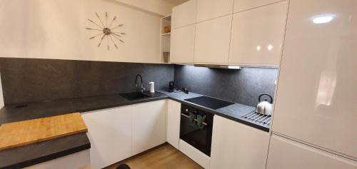 Loucna Pod Klinovcem Apartment | Cozy Apartmán Nerudovka with Finnish Sauna & Garage Parking