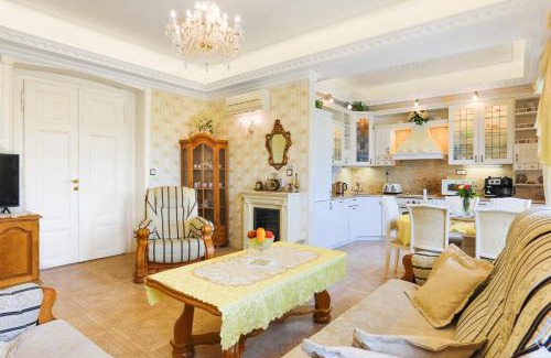 Karlovy Vary Apartment | Pet-Friendly Apartmán Nostalgia with Hot Tub & Breakfast