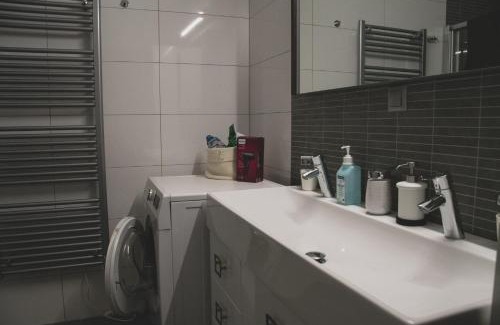 Pasohlavky Apartment | Comfortable Stay at Apartmán Pasohlávky with Pool & Dining
