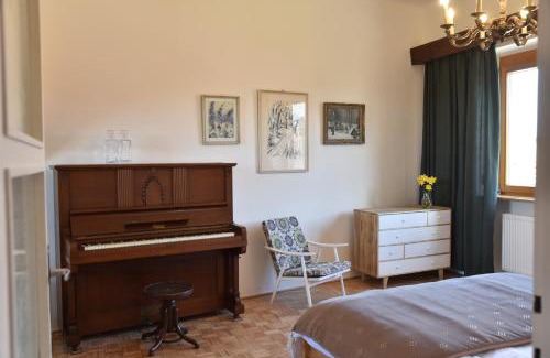 Lednice Apartment | Elegant Piano Apartment: Family-Friendly Retreat Awaits