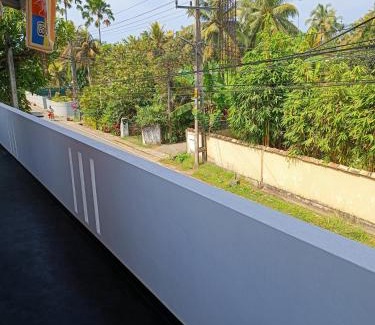 Kaluwamodara Apartment | Pet-Friendly Apartmán Sudu Nangy for Family Getaways