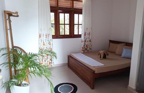 Kaluwamodara Apartment | Pet-Friendly Apartmán Sudu Nangy for Family Getaways