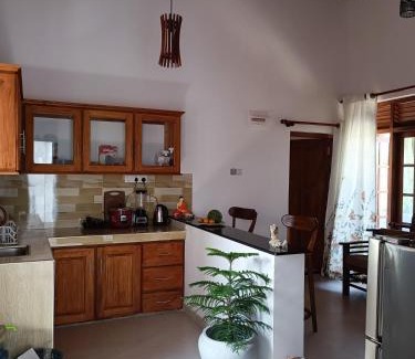 Kaluwamodara Apartment | Pet-Friendly Apartmán Sudu Nangy for Family Getaways