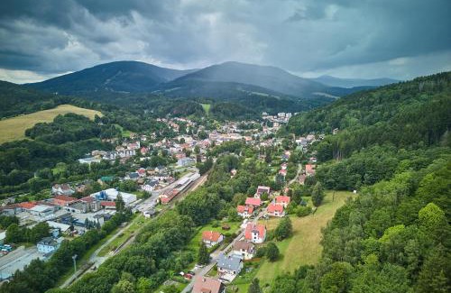 Svoboda nad Upou Apartment | Exceptional Apartmán Svoboda: Family-Friendly with Kitchen