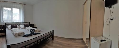Lucky House | Family-Friendly Apartmán u Benkov with Kitchen Amenities