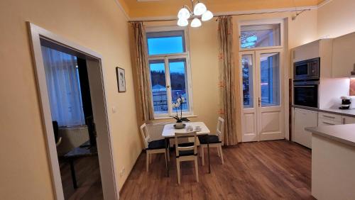 Marianske Lazne Apartment | Family-Friendly Retreat at Apartmán U kolonády, Rated 9.5