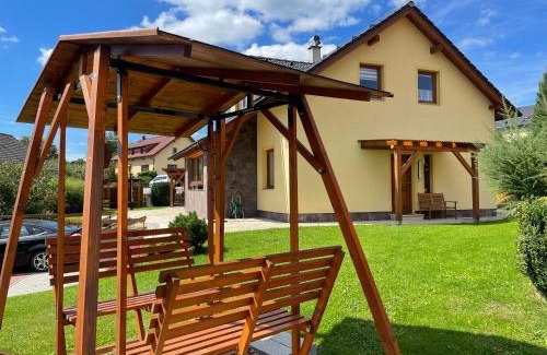 Kasperske Hory Apartment | Family-Friendly Comfort at Apartmán u Kovářů - Guest Rated 9.8