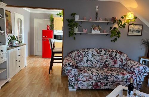 Suchdol nad Luznici House | Oceanfront Retreat: Apartmán u Míši with a 9.6 Rating