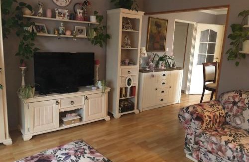 Suchdol nad Luznici House | Oceanfront Retreat: Apartmán u Míši with a 9.6 Rating