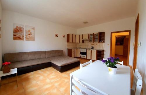 Husinec Apartment | Pet-Friendly Comfort at Apartmán U Slunečnice, Rated 8.8