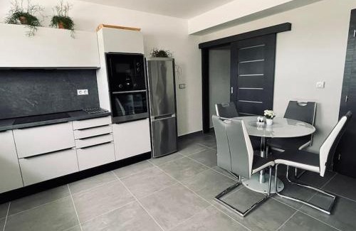 Mikulov Apartment | Pet-Friendly Comfort at Apartmán U Trati - Guest Rated 9.8