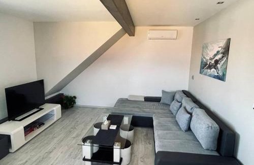 Mikulov Apartment | Pet-Friendly Comfort at Apartmán U Trati - Guest Rated 9.8
