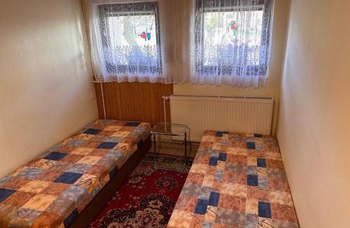 Radvanice Apartment | Top-Rated Apartmán u vleku with Pool and Hot Tub Access