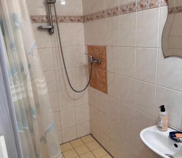 Radvanice Apartment | Top-Rated Apartmán u vleku with Pool and Hot Tub Access