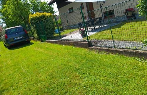 Cerna V Posumavi Apartment | Idyllic Getaway at Apartmán u Vrbů with Oceanfront Pool