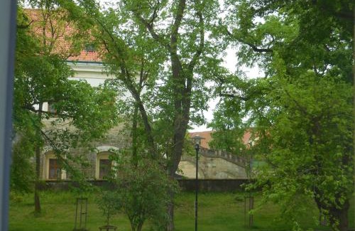 Smecno Apartment | Enjoy Family-Friendly Stays at Apartmán u zámku
