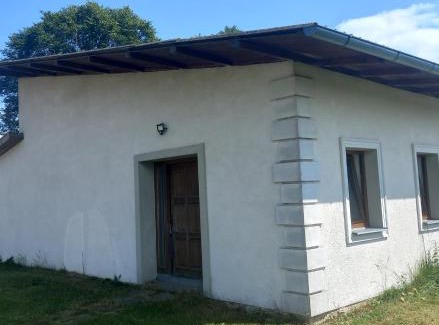 Naceradec Apartment | Cozy Apartment in Řísnici - Pet and Child Friendly Stay