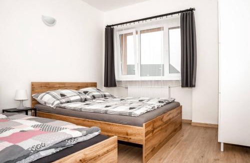 Zacler Apartment | Family-Friendly Apartment in Žacléř with Restaurant Amenities