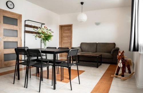 Zacler Apartment | Family-Friendly Apartment in Žacléř with Restaurant Amenities