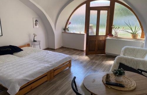 Libceves Apartment | Pet-Friendly Apartment in Židovice Horse Arena