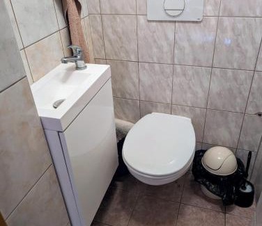 Cerveny Kostelec House | Pet-Friendly Escape at Pension U Holzäpfelů - 8.2/10 Rated