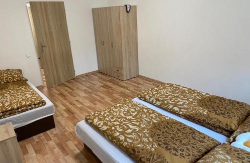 Ostrov Apartment | Apartmán ve městě Ostrov pro 3 osoby