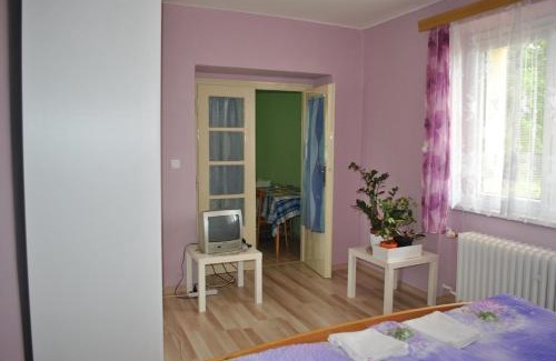 Trebon Apartment | Oceanfront Apartmán Viktorie: Family-Friendly Getaway