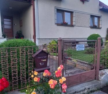 Zvole Apartment | Cozy Stay at Apartmán Za kostelem with Family-Friendly Dining
