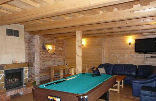 Liptovsky Trnovec House | Inviting Apartmánová Chalupa: Family & Pet-Friendly Retreat