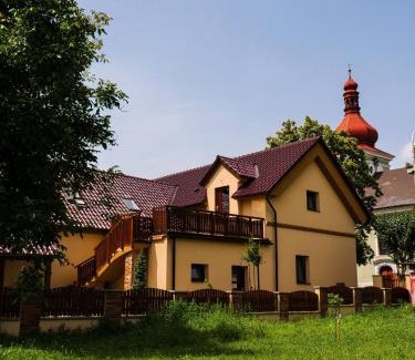 Sec Apartment | Family-Friendly Retreat at Apartmánový dům 13