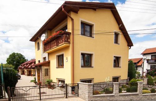 Pavcina Lehota House | Family-Friendly Stay at Apartmány Ďurik - Guest Rated 9.5