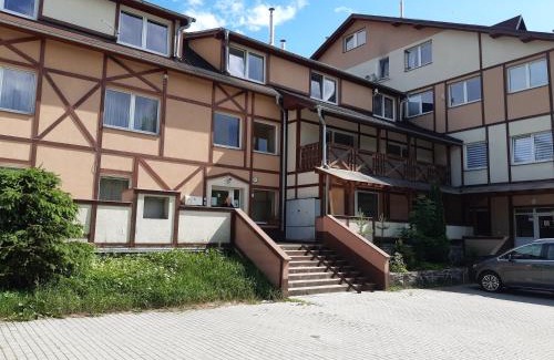 Velky Slavkov Apartment | Pet-Friendly APARTMÁNY Fortuna with Hot Tub & Breakfast