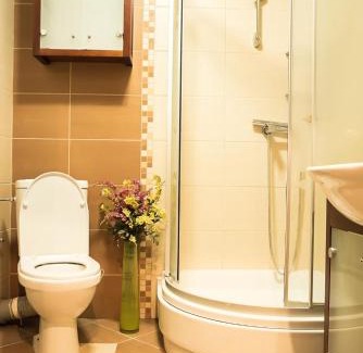 Velky Slavkov Apartment | Pet-Friendly APARTMÁNY Fortuna with Hot Tub & Breakfast