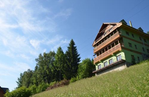 Mala Moravka Apartment | Discover Apartmány Karlov pod Pradědem: Family-Friendly Getaway