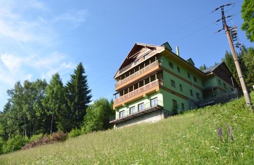 Mala Moravka Apartment | Discover Apartmány Karlov pod Pradědem: Family-Friendly Getaway